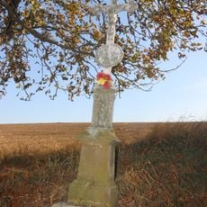 Kříž v poli západně od Koutů