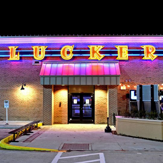 Pluckers Wing Bar
