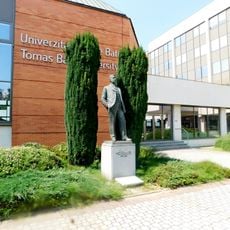 Pomník Tomáše Bati před Fakultou humanitních studií ve Zlíně