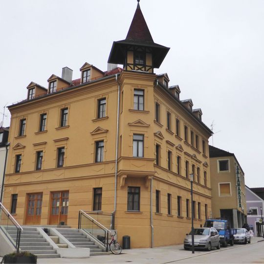 Wohn- und Geschäftshaus