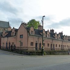 Ash Almshouses, retaining wall and railings