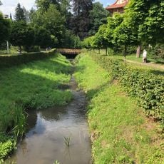 Lávka přes Pozlovický potok v Luhačovicích u lázeňského domu Jestřabí