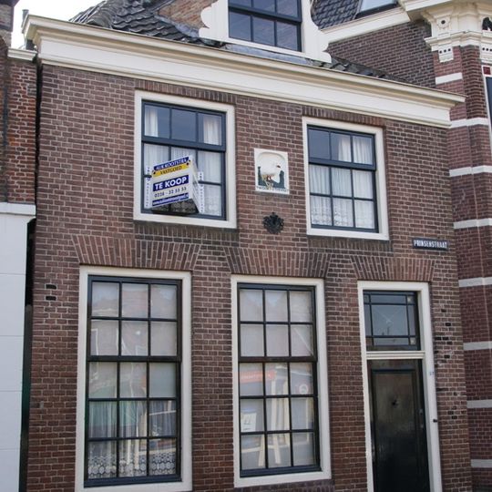 Eenvoudig 17e-eeuws huis met rechte kroonlijst