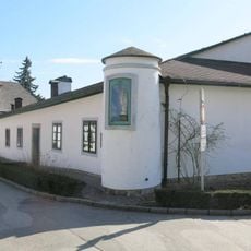 Kaplička v nároží oranžerie