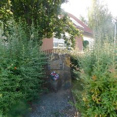 Pomník manželů Baumanových v Horoušanech