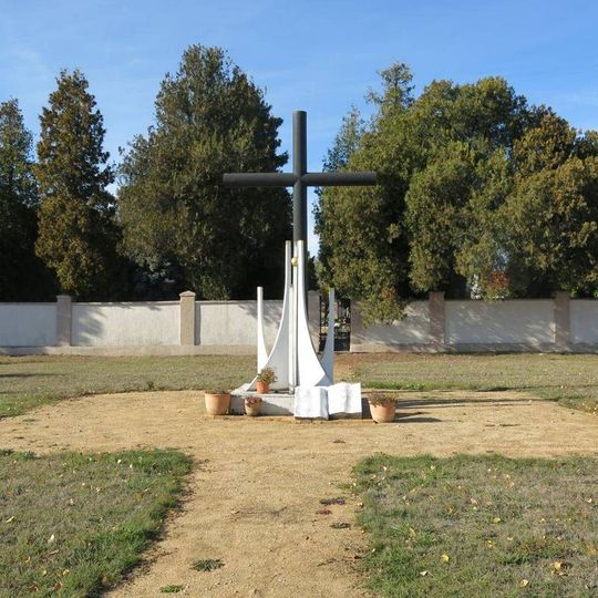 Památník obětí transportů smrti v dubnu 1945 u hřbitova v Březně