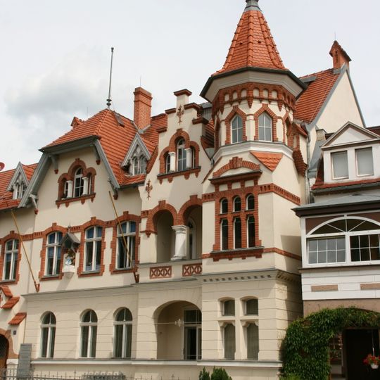 Villa Luchsenburg mit Turm, dazu Einfriedung Clara-Zetkin-Straße 3