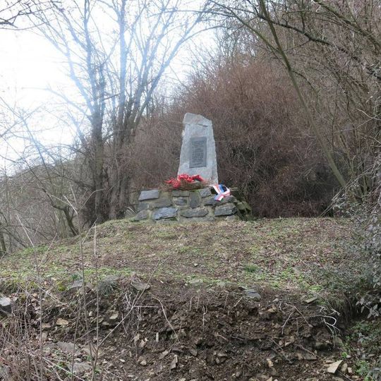 Pomník Josefu Štěpančíkovi padlému v květnu 1945 u cesty z Řeže do Husince