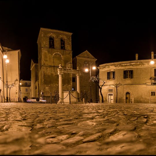 Piazza Monsignor Raffaello delle Nocche
