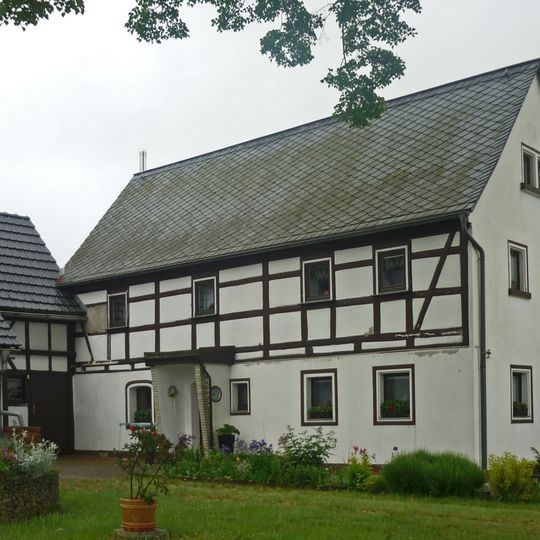 Wohnhaus eines Dreiseithofes An der Friedenslinde 1