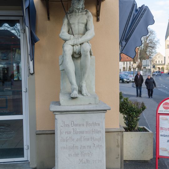 Steinfigur Christus in der Rast