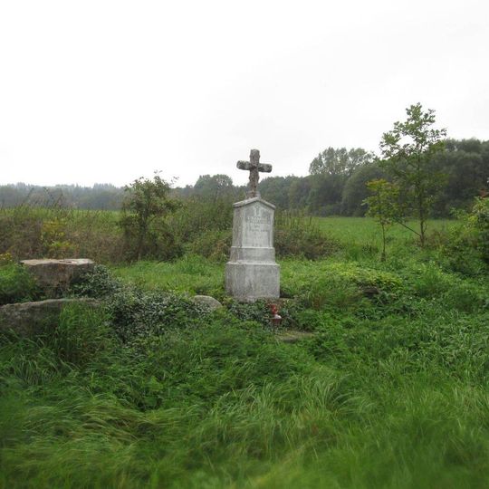 Kříž severně od Žďáru u rozcestí polních cest