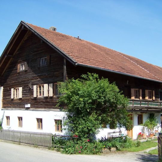 Wohnstallhaus eines Dreiseithofs mit Stadel
