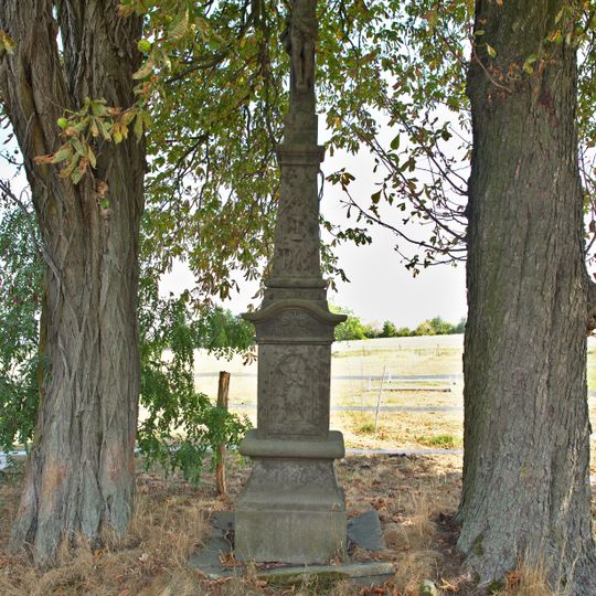 Kříž ve Studené Loučce u motorestu