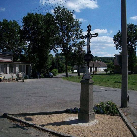 Kříž na křižovatce ve Svučicích