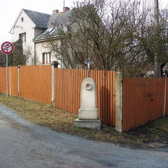 Kříž v Žilově u křižovatky