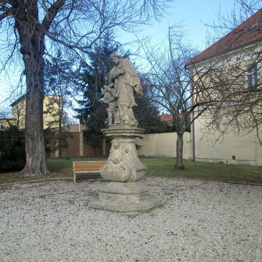 Socha svatého Jana Nepomuckého ve Svatoplukově ulici v Prostějově
