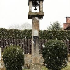 Zvonička naproti kapli na návsi ve Štětkovicích