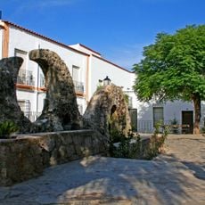 Fuente en la plaza de Almócita