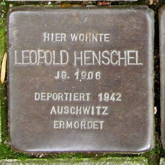 Stolperstein en memoria de Leopold Henschel