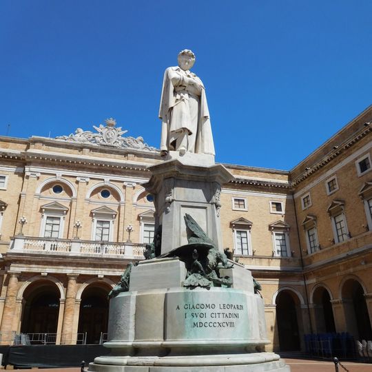 Monumento a Giacomo Leopardi