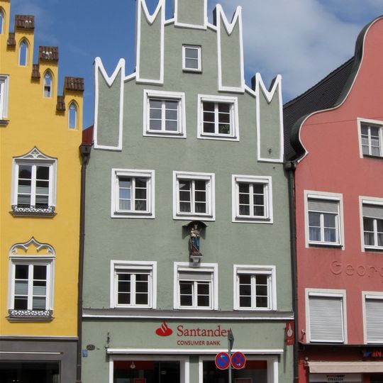 Wohn- und Geschäftshaus