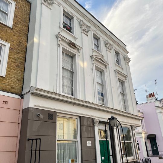 85, Clarendon Road W11