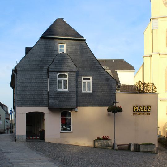 Wohnhaus in halboffener Bebauung und in Ecklage Hauptmarkt 6