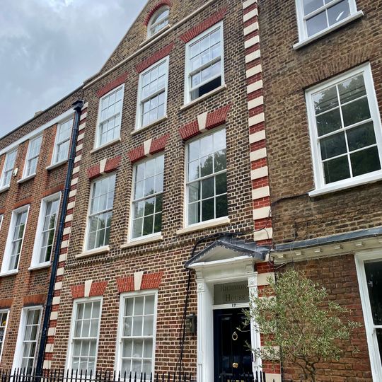 17, Richmond Green