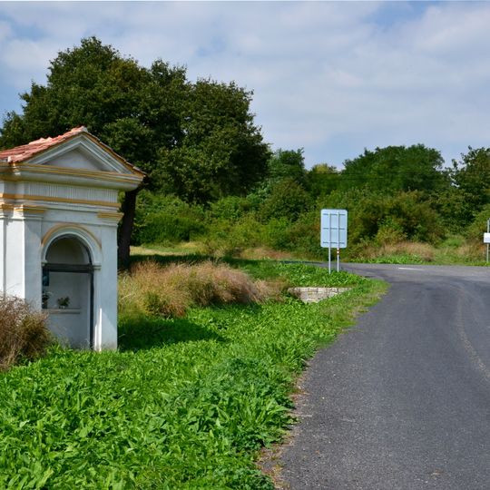 Výklenková kaple u silnice západně od Stránek