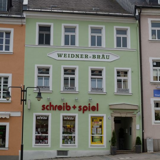 Geohrte Türrahmung mit Profilsturz