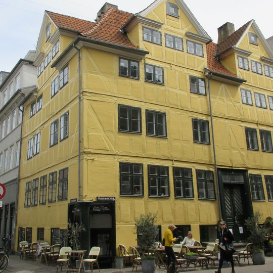 Fiolstræde 18