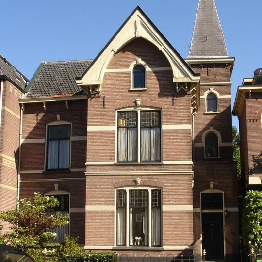 Herenhuis met tuinhek