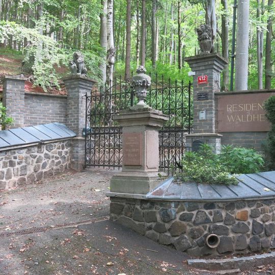 Ozdobný sloup u usedlosti Lesní domov v Lázních Kynžvart