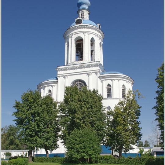 Святые ворота с надвратной церковью Успения Пресвятой Богородицы