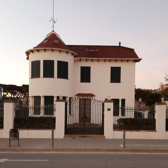 Torre al passeig Marítim, 13