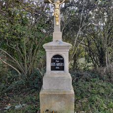 Kříž západně od Rakolusek