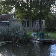 Boerderij (meer terug in de richting Baambrugge en zonder brug) laag dwarshuis