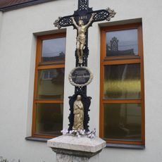 Kříž u kaple sv. Václava ve Studenci