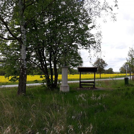 Kříž západně od Hluboké nad Vltavou