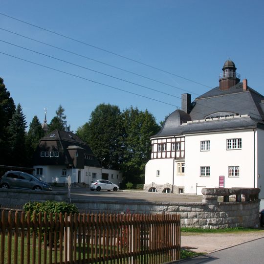 Villa, mit Nebengebäude und Einfriedung mit Pforte Feldstraße 6