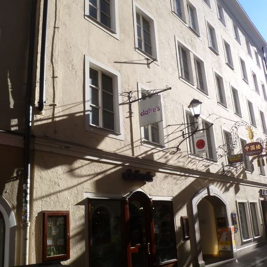 Reutterhaus, Lambergerhof und Teil der Stadtmauer