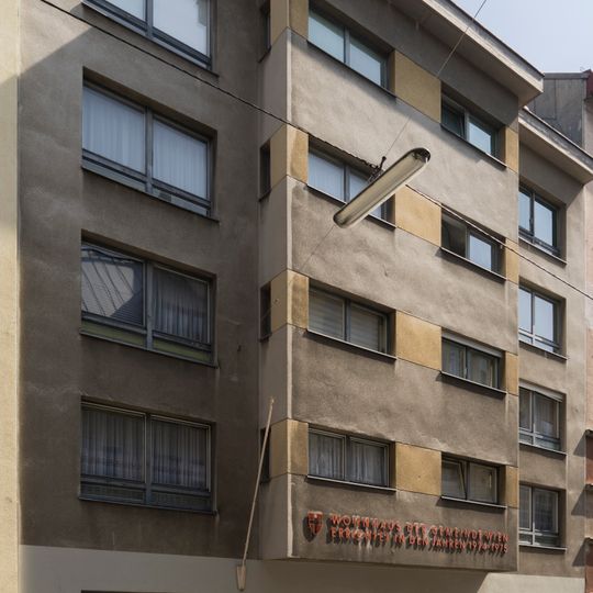 Gemeindebau Fünfhausgasse 14