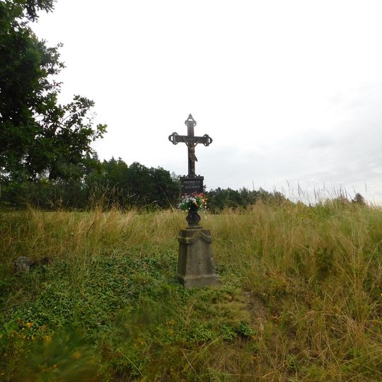 Kříž u silnice na Lohenice