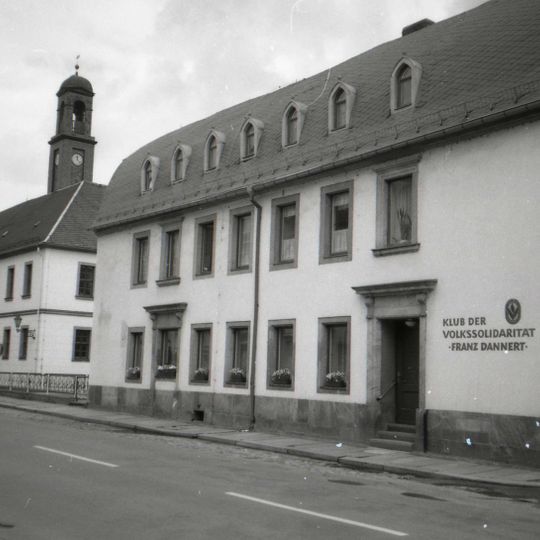 Wohnhaus in geschlossener Bebauung Hauptstraße 18