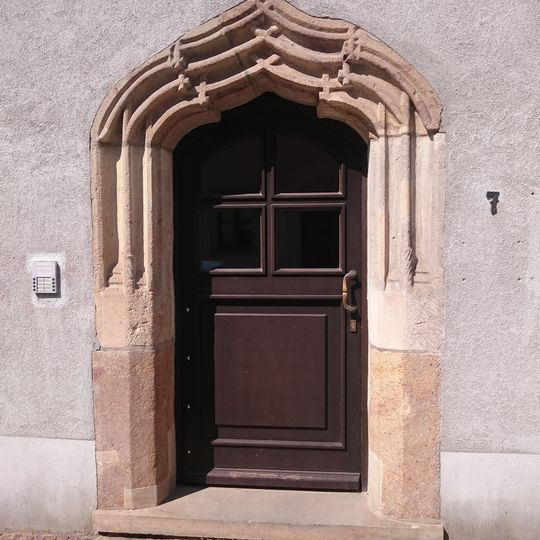 Portal Holzweißigstraße 7