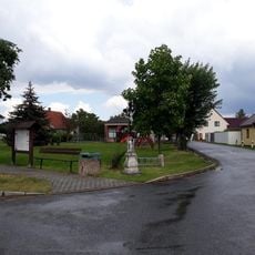 Kříž na návsi ve Skalici