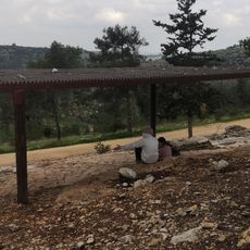 זולה (פינת חמד לנוח ולאכול) עם נוף יפה לכיוון מערב