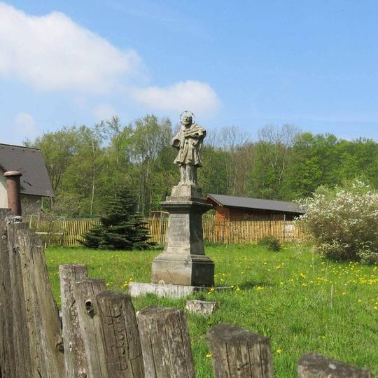 Socha svatého Jana Nepomuckého na rozcestí v severní části Polevska