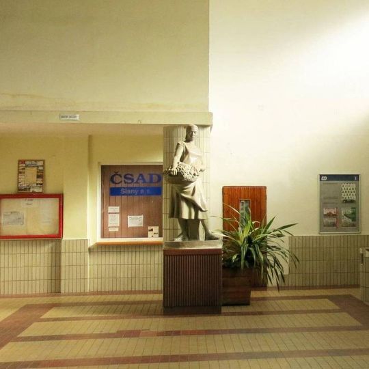 Socha v hale nádraží v Litoměřicích